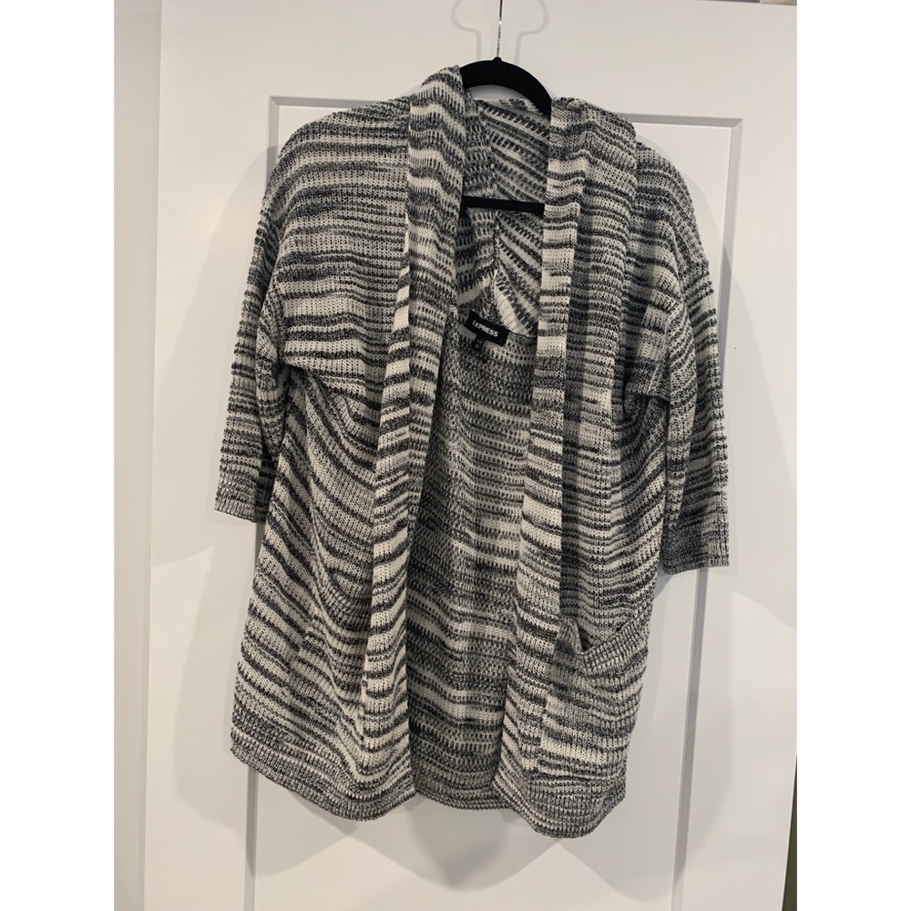 Express sweater with pockets!!